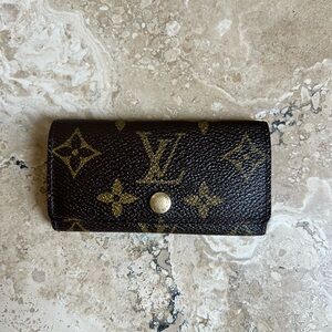 SOLD!!!!!! Louis Vuitton monogram key case